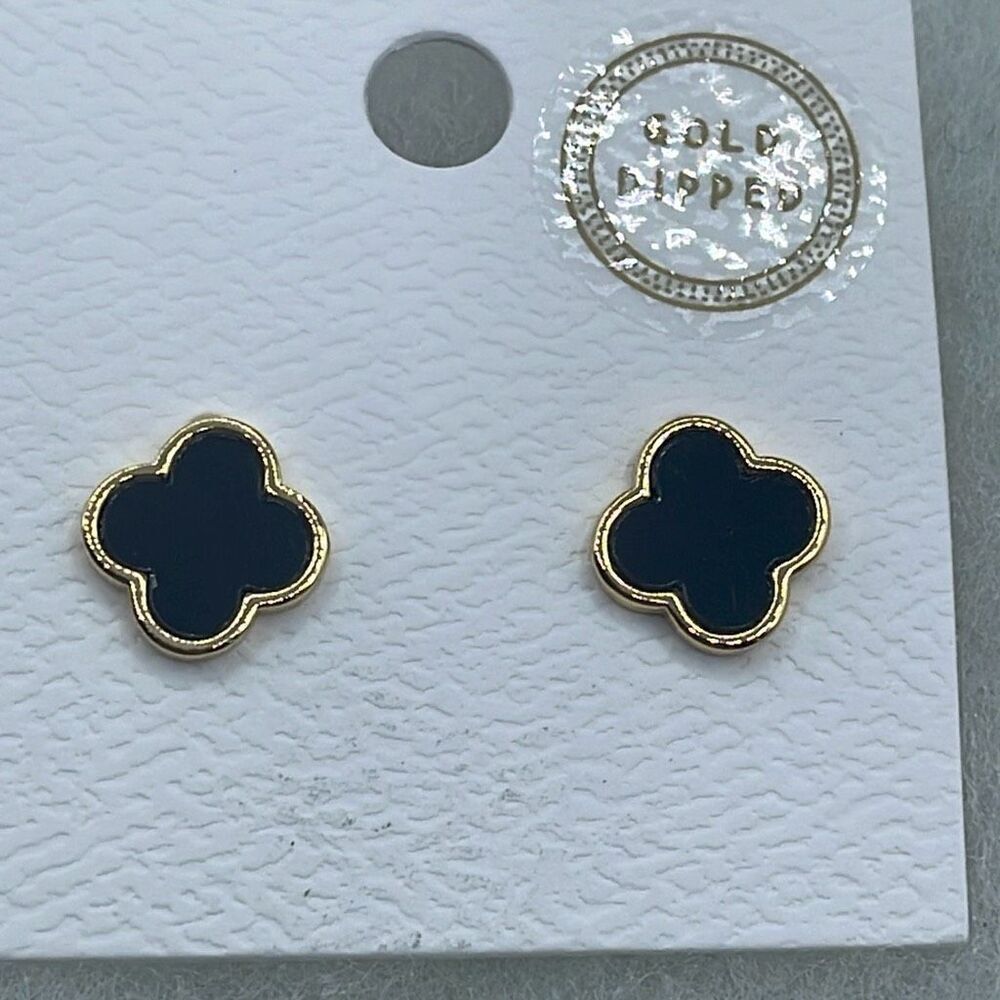 NWT Quatrefoil gold dipped black glass post earrings.